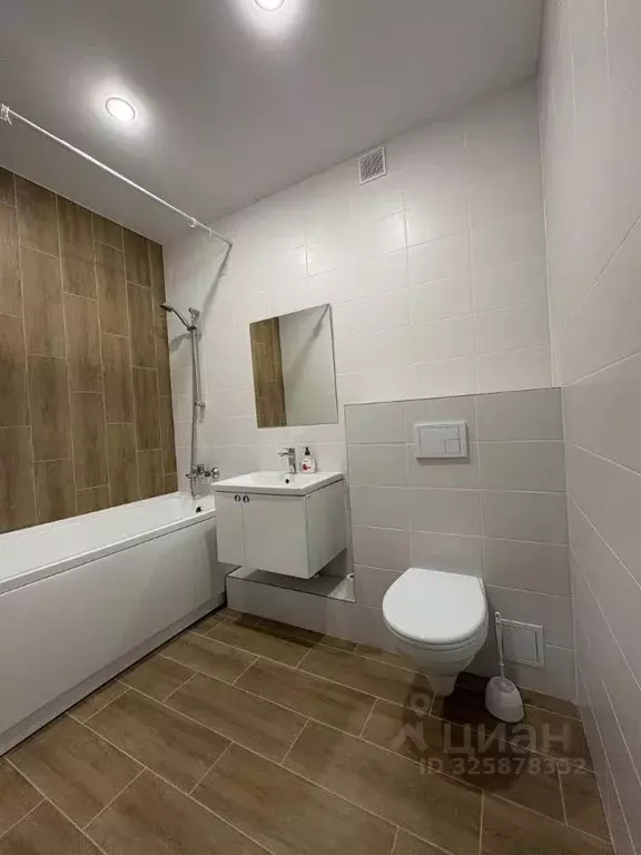 2-к кв. Свердловская область, Екатеринбург тракт Сибирский, 24Д (40.0 ... - Фото 1