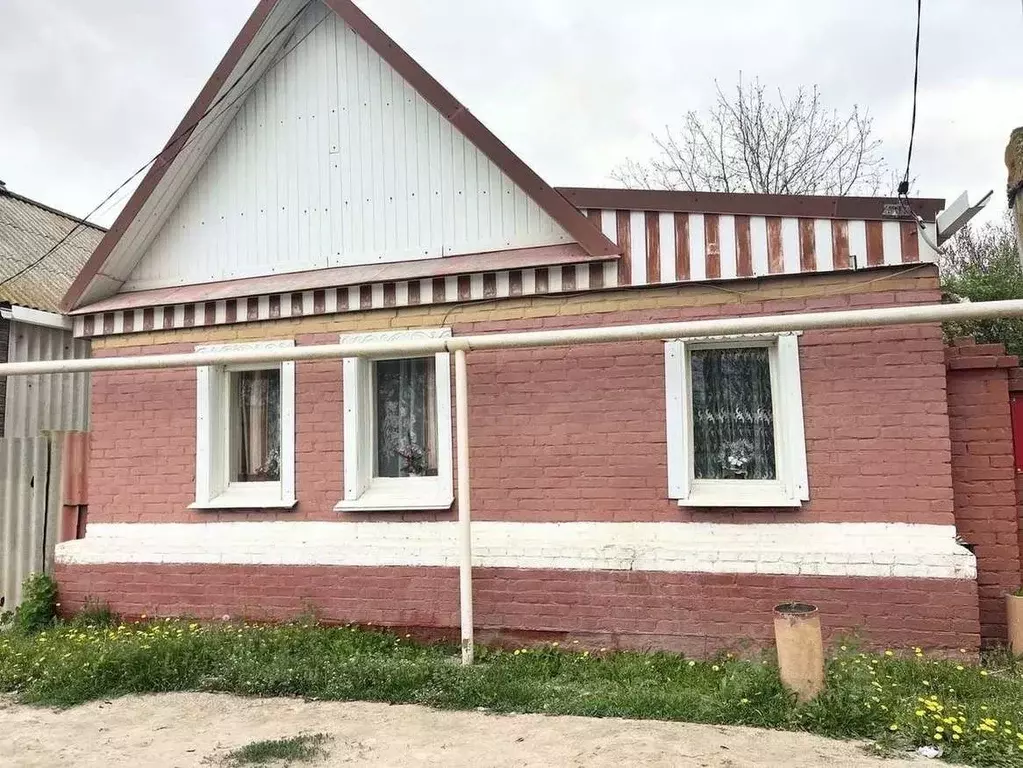 Дом в Астраханская область, Икрянинский район, Красные Баррикады рп ... - Фото 1