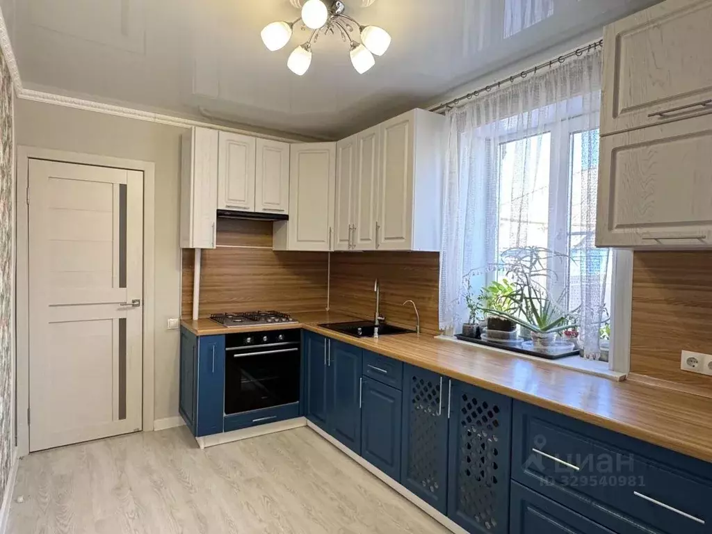 Дом в Омская область, Омск Инженерная ул., 14 (100 м) - Фото 1