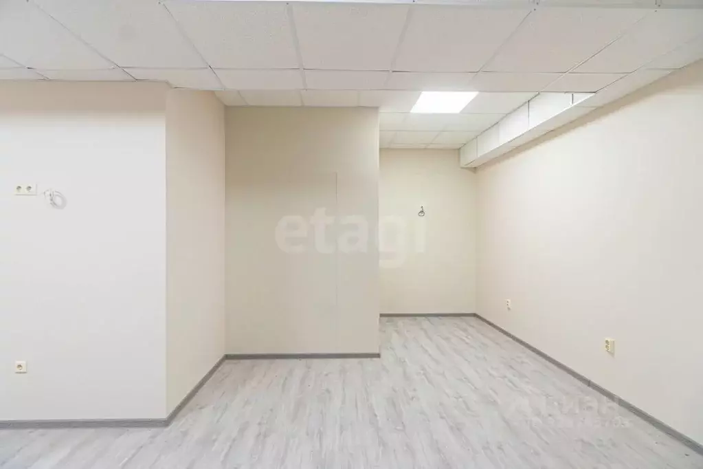 Помещение свободного назначения в Севастополь ул. Челнокова, 27 (26 м) - Фото 1