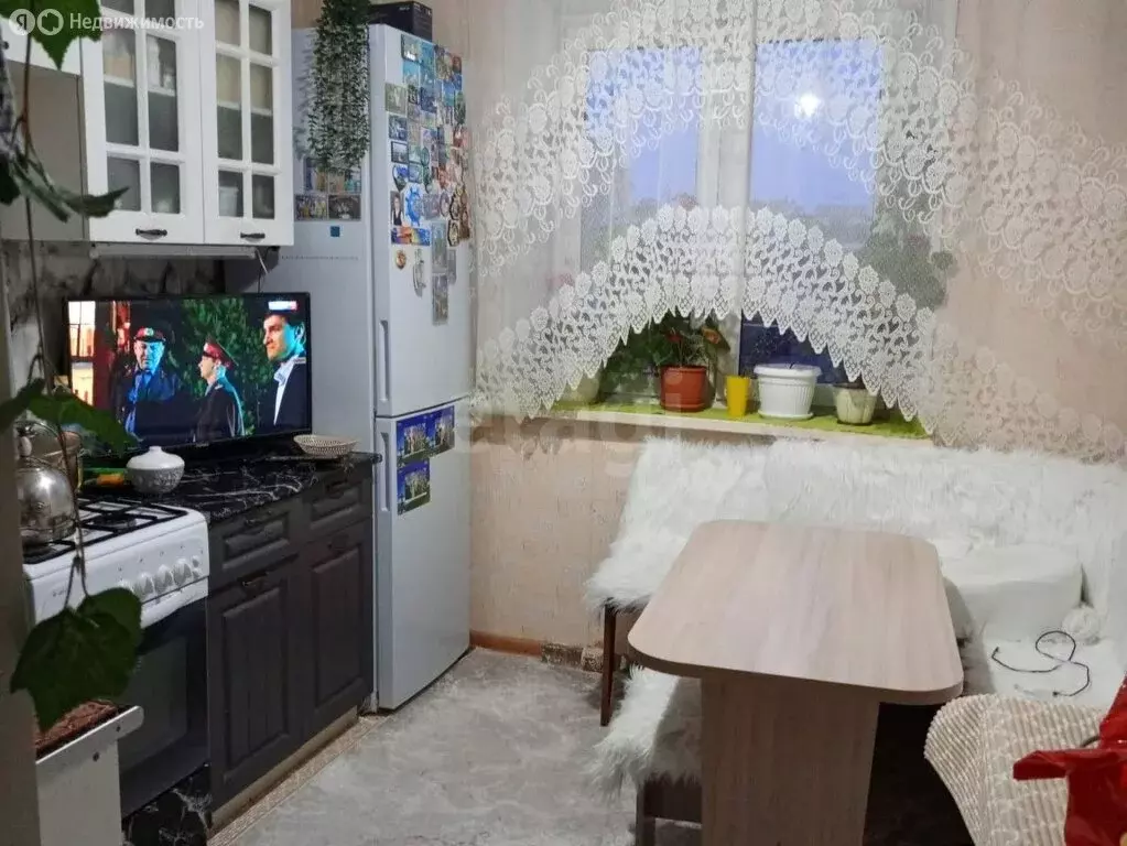 2-комнатная квартира: село Уйское, Российская улица, 5 (50 м) - Фото 0