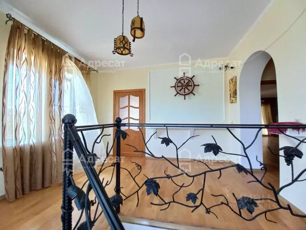 Дом в Волгоградская область, Дубовка ул. Имени Жуковского (437 м) - Фото 1