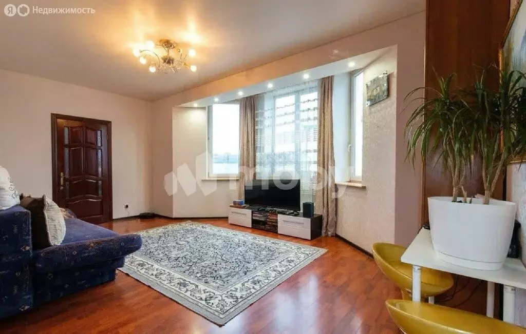 3-комнатная квартира: Калининград, улица Виктора Гакуна, 4 (69.1 м) - Фото 1