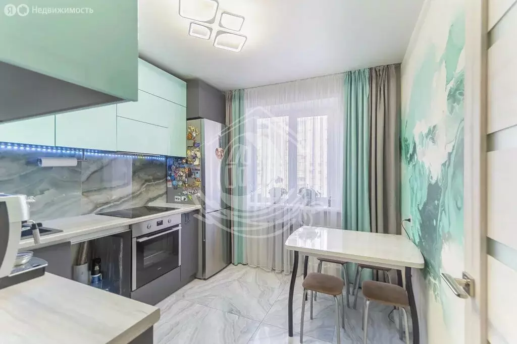 3-комнатная квартира: Барнаул, улица Шумакова, 24 (67.9 м) - Фото 1