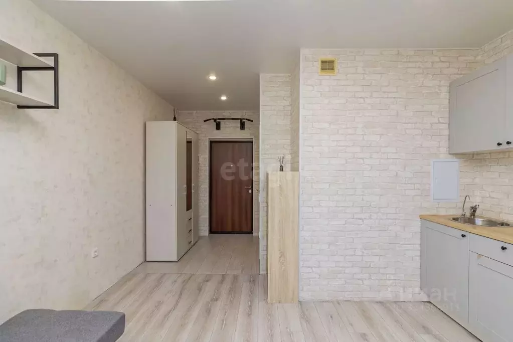 Студия Тюменская область, Тюмень ул. Парада Победы, 7 (20.3 м) - Фото 1