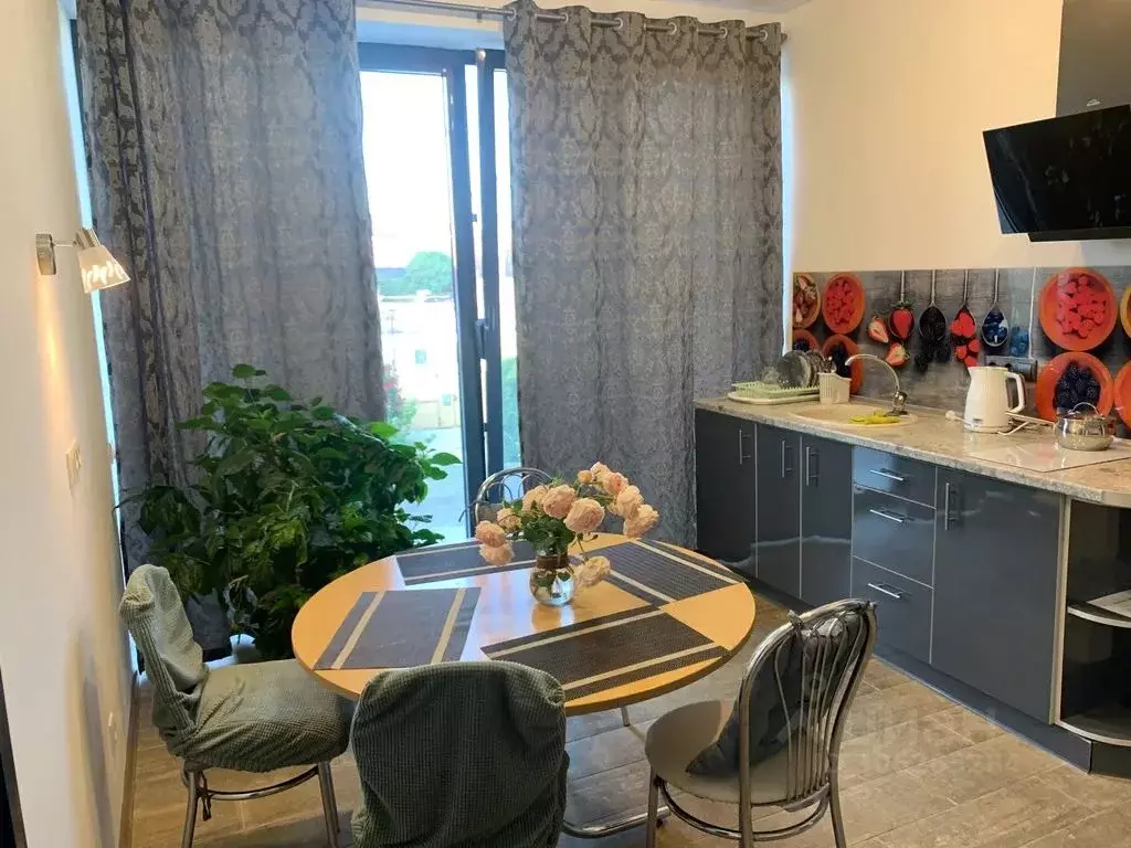 2-к кв. Крым, Феодосия ул. Куйбышева, 41А (65.0 м) - Фото 0