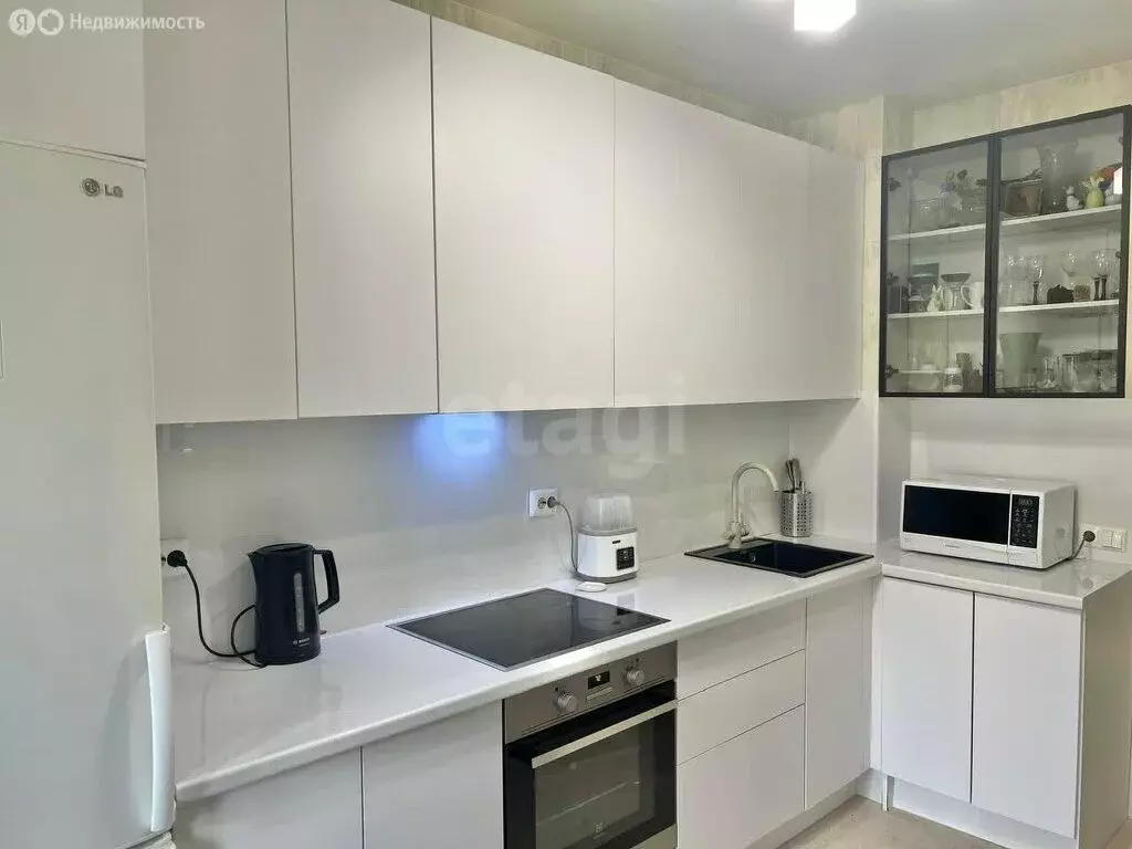 2-комнатная квартира: Казань, улица Рауиса Гареева, 94 (50 м) - Фото 1