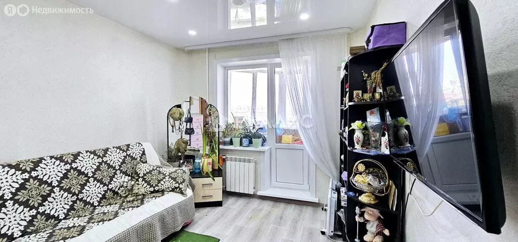 3-комнатная квартира: Южно-Сахалинск, улица А.О. Емельянова, 27 (61 м) - Фото 0