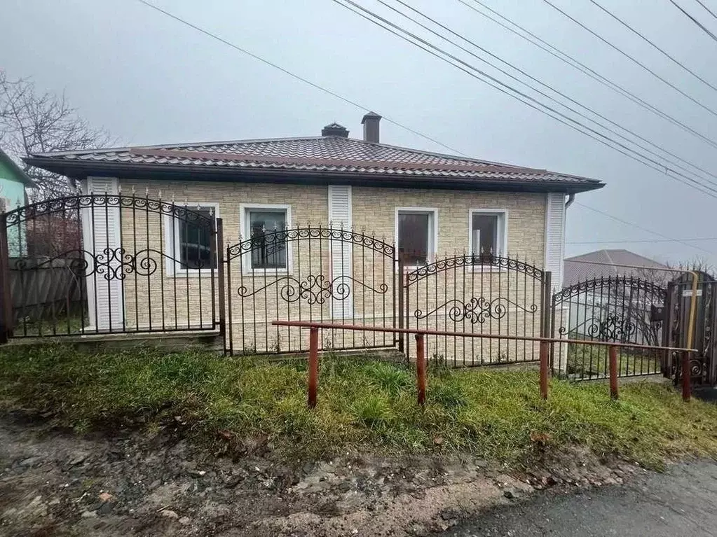 Дом в Белгородская область, Старый Оскол ул. Долгих, 48 (90 м) - Фото 1