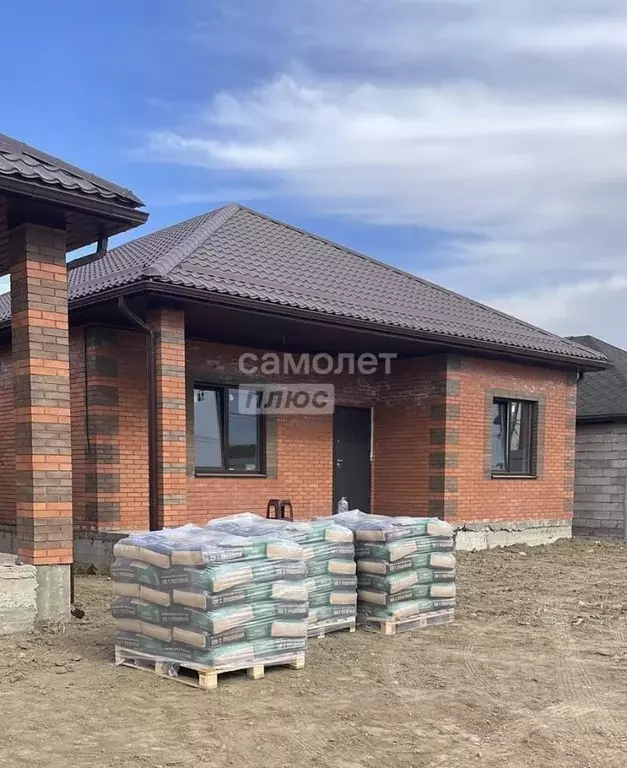 Дом в Адыгея, Тахтамукайский район, Энем пгт ул. 68-й Морской Бригады ... - Фото 1