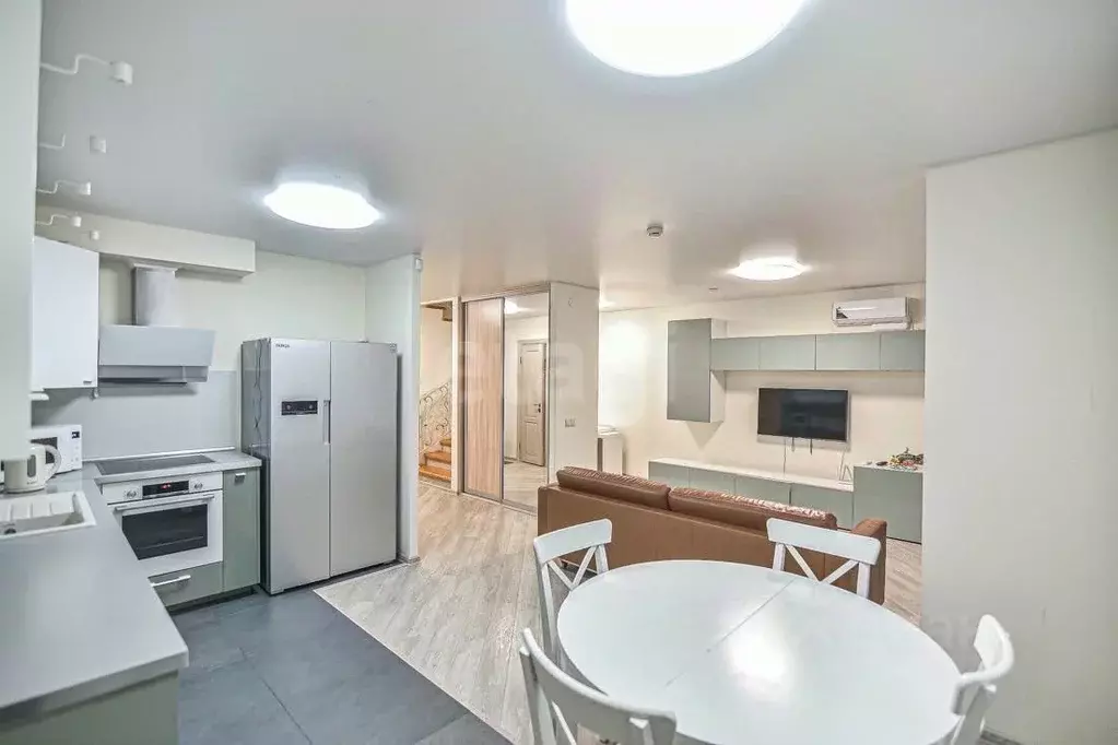 2-к кв. Сахалинская область, Южно-Сахалинск просп. Победы, 59 (95.0 м) - Фото 2