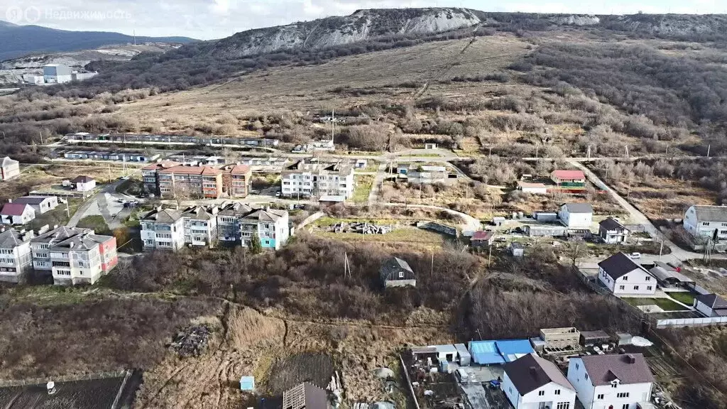 Участок в посёлок Верхнебаканский, Комсомольская улица (10 м) - Фото 1