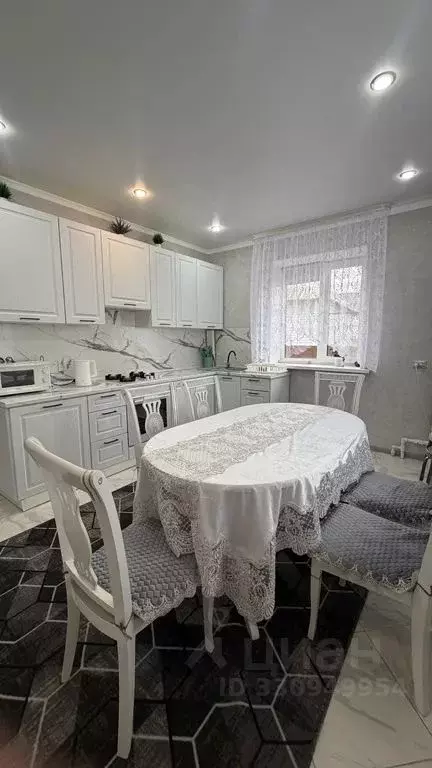 Дом в Оренбургская область, Соль-Илецк Акбулакская ул., 38 (230 м) - Фото 1