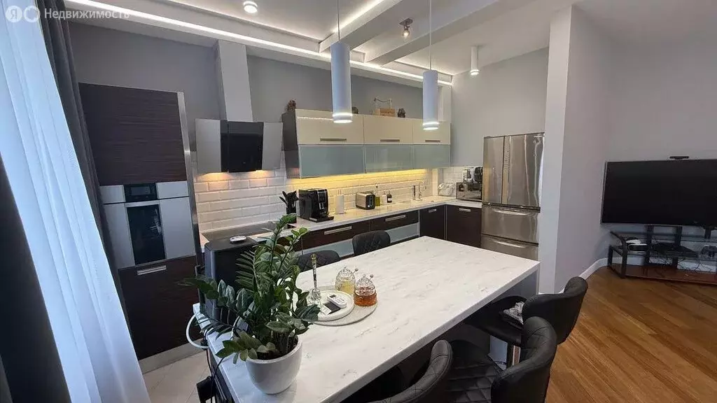 3-комнатная квартира: Саратов, Вольская улица, 63/69 (114 м) - Фото 1