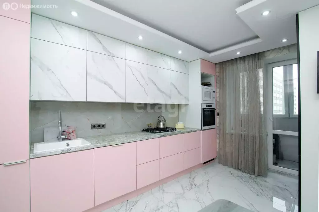 3-комнатная квартира: Калининград, улица Старшины Дадаева, 66 (100 м) - Фото 0