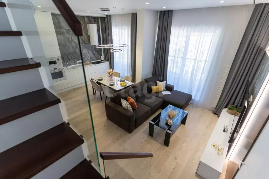 2-к кв. Свердловская область, Екатеринбург ул. Стачек, 62 (63.7 м) - Фото 1