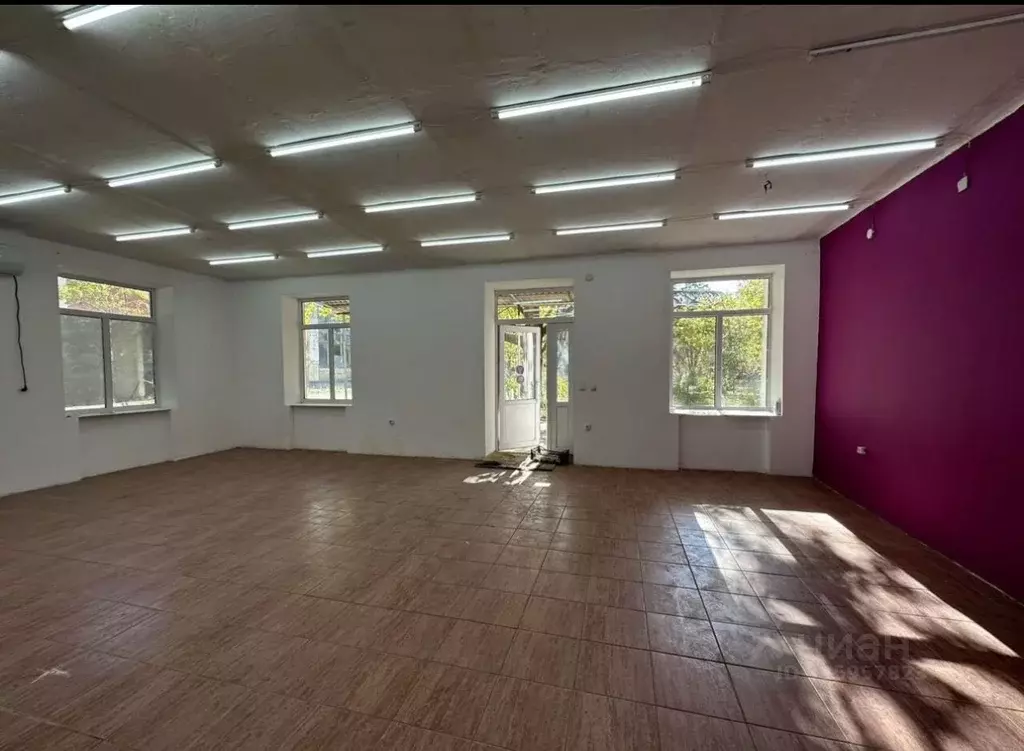 Помещение свободного назначения в Крым, Джанкойский район, Рощинское ... - Фото 1