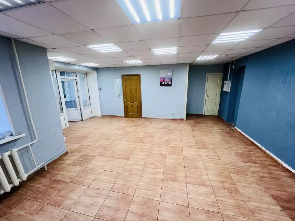 Офис в Саратовская область, Саратов ул. Усть-Курдюмская, 7б (50 м) - Фото 2