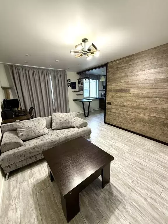 3-к кв. Свердловская область, Екатеринбург ул. Белореченская, 11 (58.8 ... - Фото 0