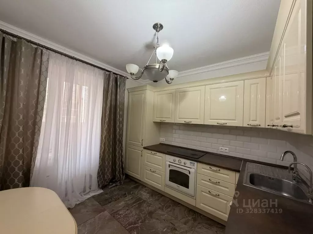 3-к кв. Москва, Москва, Московский г. 3-й мкр, 18 (90.0 м) - Фото 1