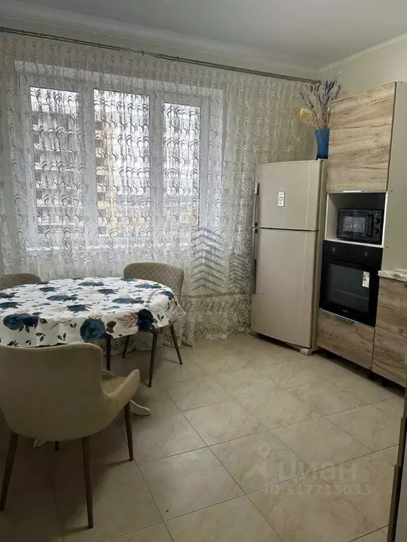 2-к кв. Белгородская область, Старый Оскол Степной мкр, 33Б (60.0 м) - Фото 0