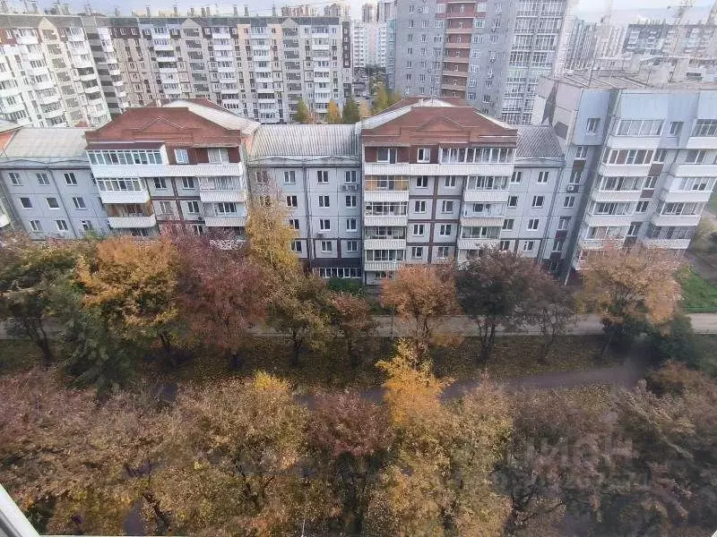 4-к кв. Красноярский край, Красноярск Взлетка мкр, ул. Батурина, 15 ... - Фото 0