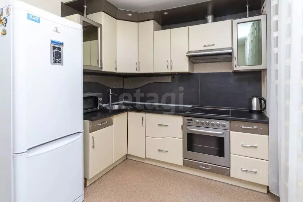 2-к кв. Тюменская область, Тюмень ул. Николая Семенова, 27к3 (62.4 м) - Фото 1