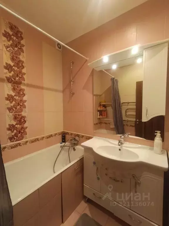 3-к кв. Омская область, Омск просп. Комарова, 15 (80.0 м) - Фото 2