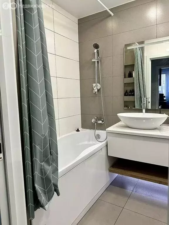2-комнатная квартира: Тюмень, улица Монтажников, 59 (55 м) - Фото 0