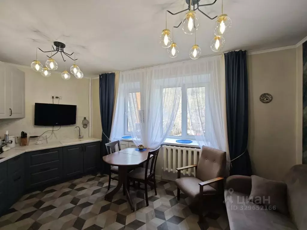 3-к кв. Алтай, Горно-Алтайск ул. Улагашева, 4 (78.4 м) - Фото 1