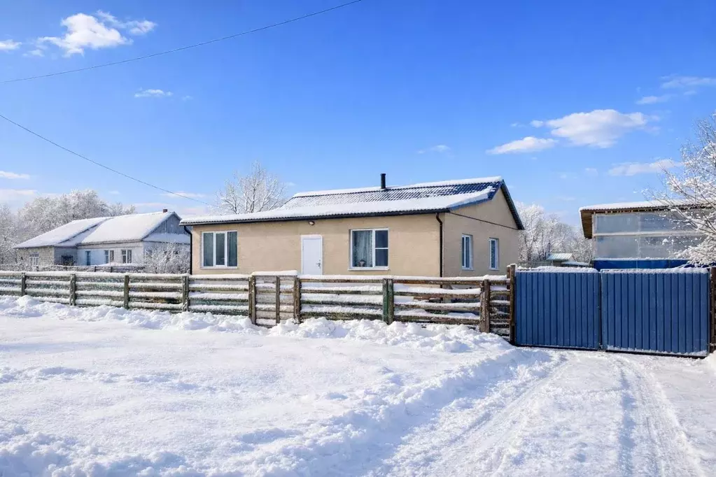 Дом в Липецкая область, Грязинский район, Петровский сельсовет, с. ... - Фото 1