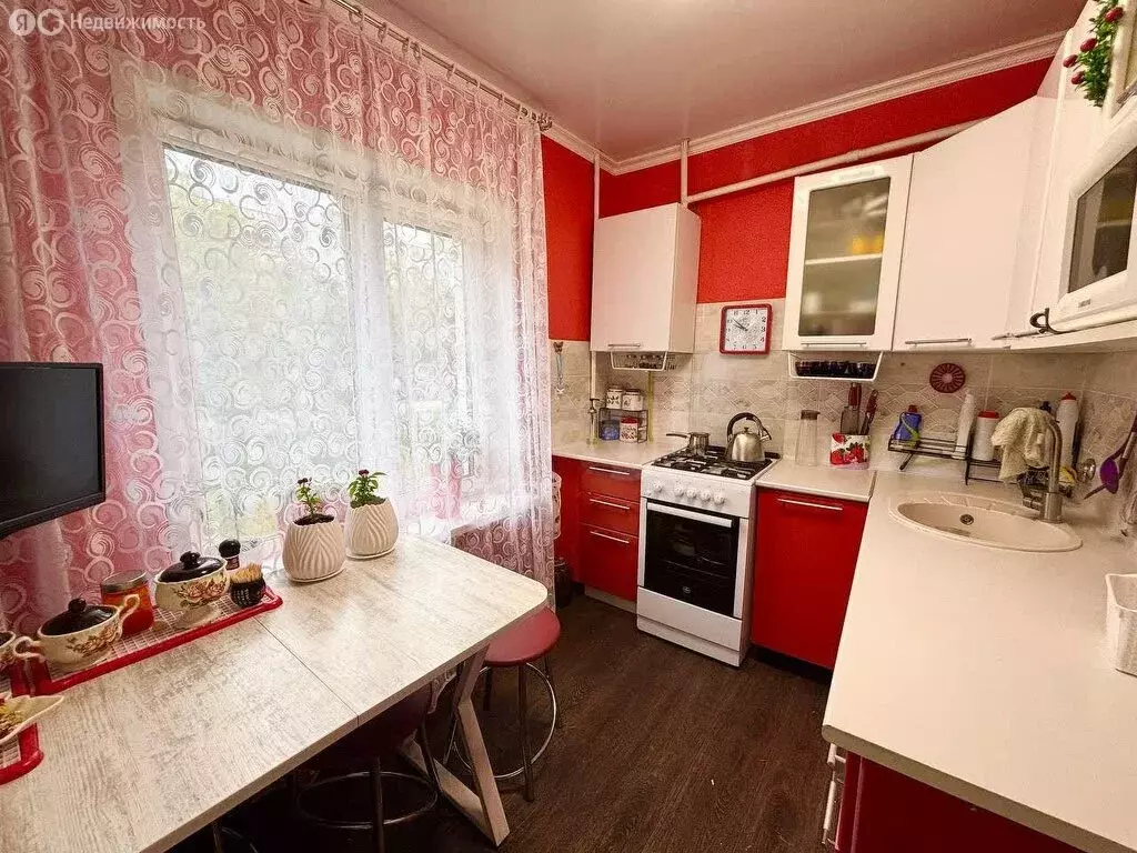 2-комнатная квартира: Ковров, улица Зои Космодемьянской, 28 (42 м) - Фото 1