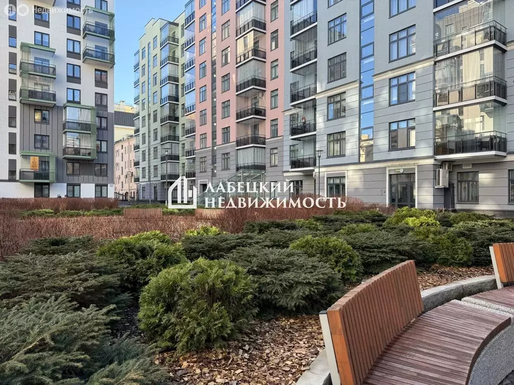 3-комнатная квартира: Санкт-Петербург, 18-я линия Васильевского ... - Фото 1