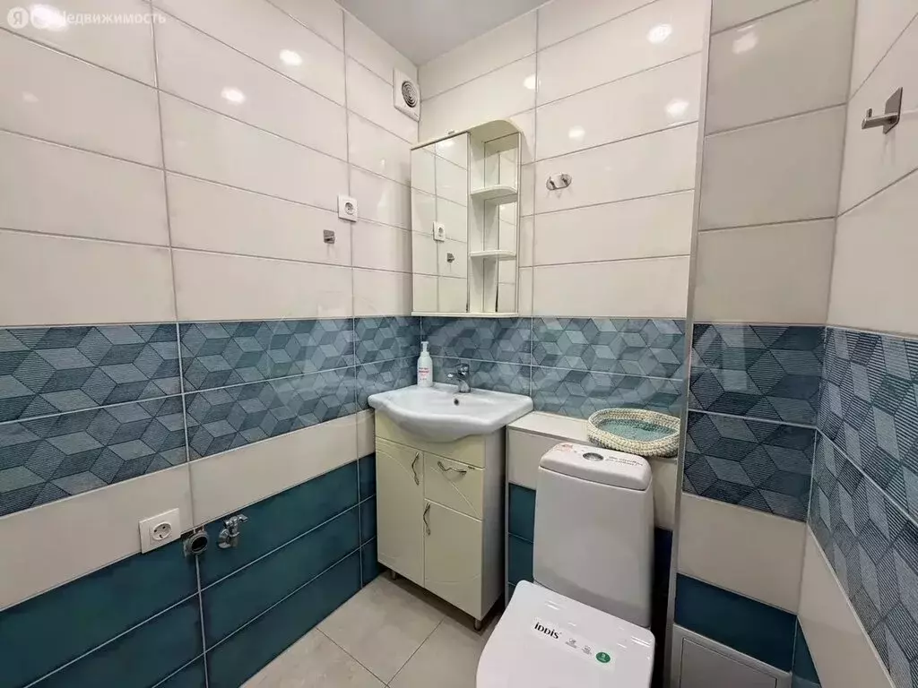 2-комнатная квартира: Тюмень, Фабричная улица, 6 (45.4 м) - Фото 1