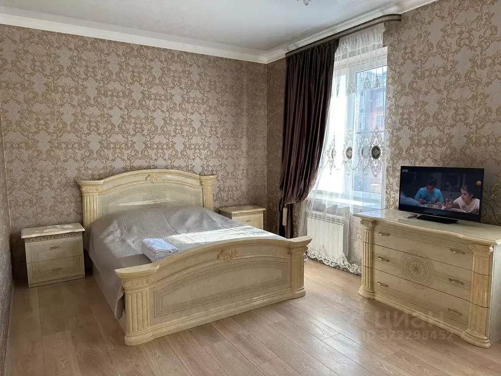 2-к кв. Кабардино-Балкария, Нальчик ул. Чернышевского, 203 (90.0 м) - Фото 1