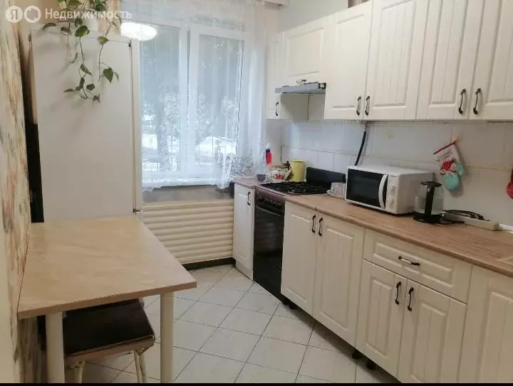 3-комнатная квартира: Уфа, Батырская улица, 18 (68.8 м) - Фото 0