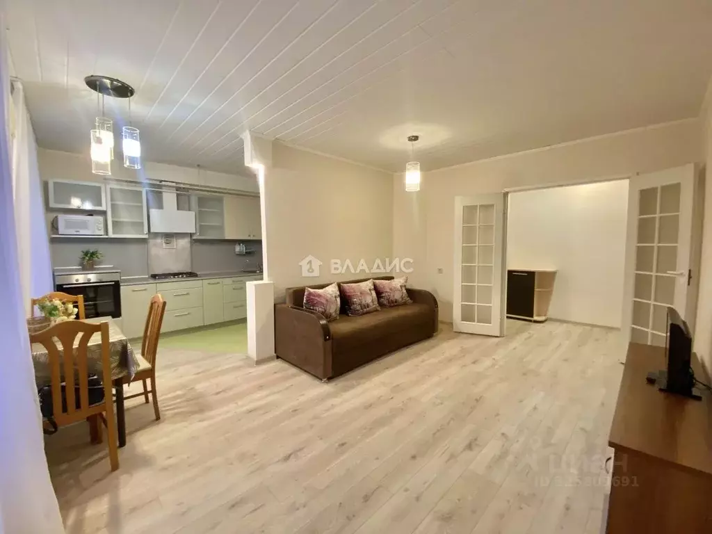 3-к кв. Волгоградская область, Волгоград ул. 8-й Воздушной Армии, 26 ... - Фото 1