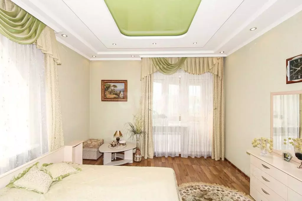 Дом в Тюменская область, Тюмень Калининская ул. (264 м) - Фото 1