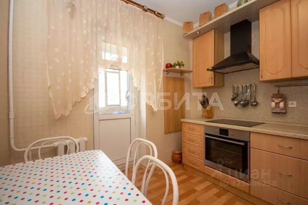 3-к кв. Тюменская область, Тюмень ул. Муравленко, 7 (75.4 м) - Фото 2