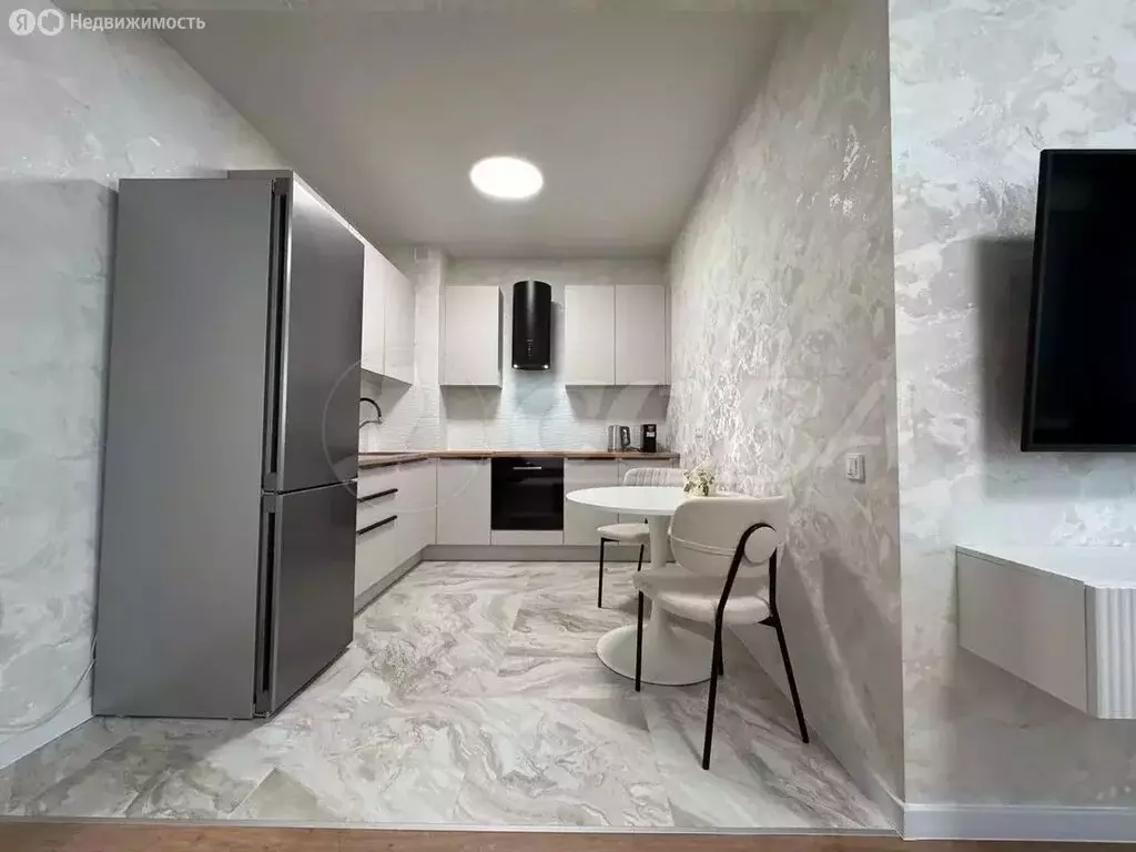 2-комнатная квартира: Тюмень, улица Орджоникидзе, 18 (51 м) - Фото 0