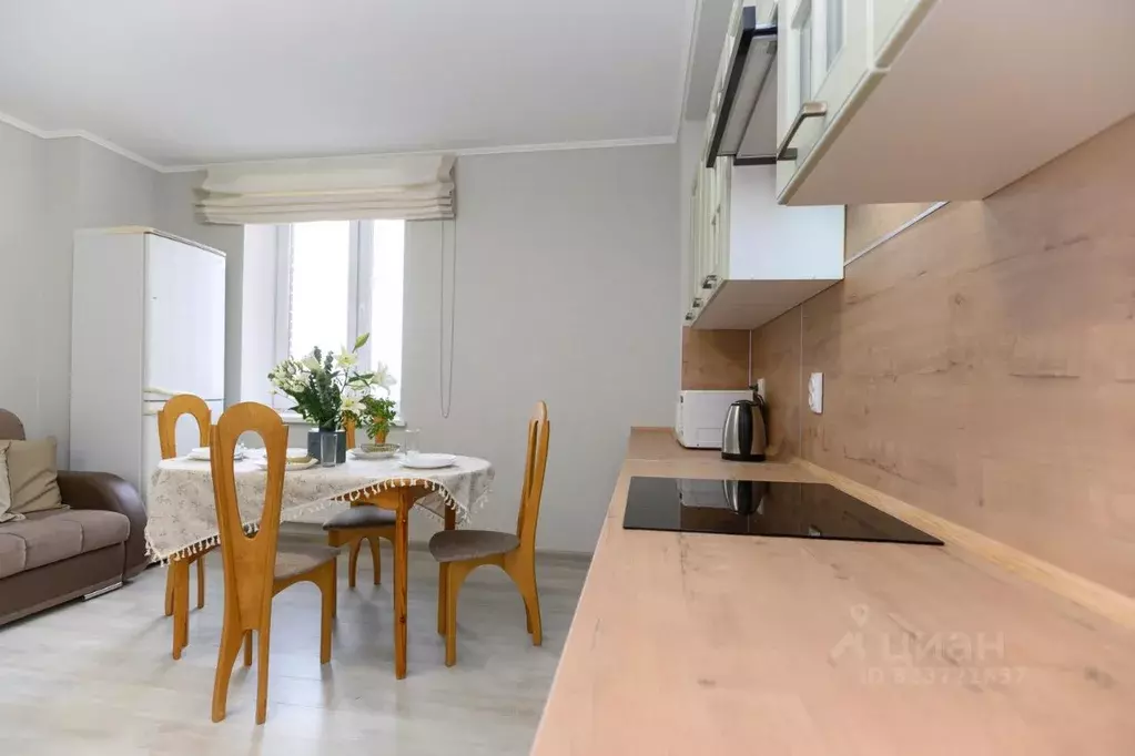 2-к кв. Свердловская область, Екатеринбург ул. Азина, 22/7 (72.0 м) - Фото 2