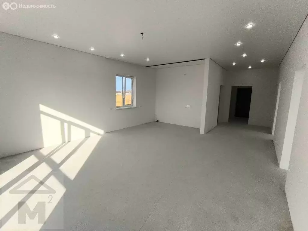 Дом в Абакан, улица Воинской Славы, 15 (100 м) - Фото 1