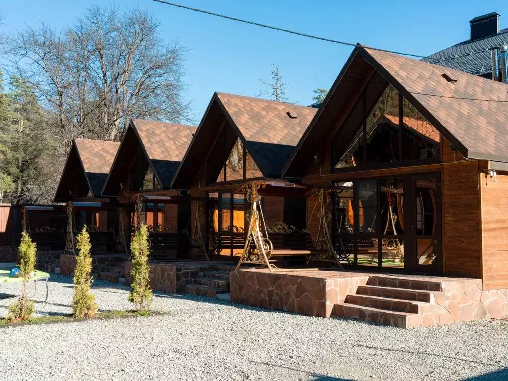 Дом в Карачаево-Черкесия, Зеленчукский район, с. Архыз ул. Алиева, ... - Фото 1