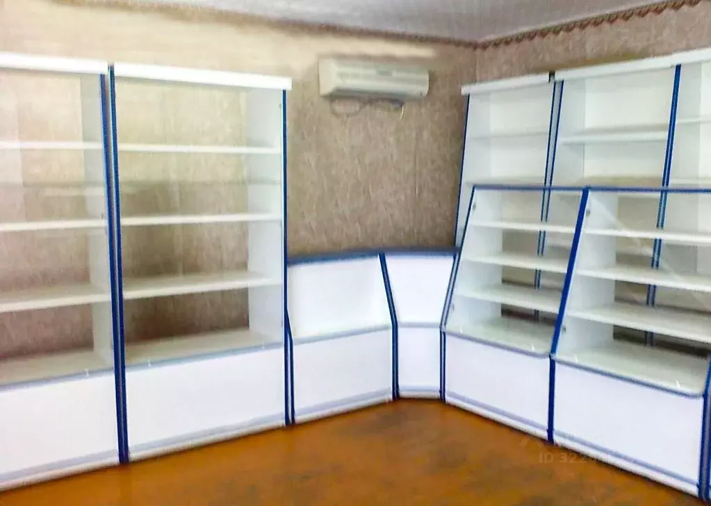 Торговая площадь в Омская область, Нововаршавский район, Любовка ст.  ... - Фото 2