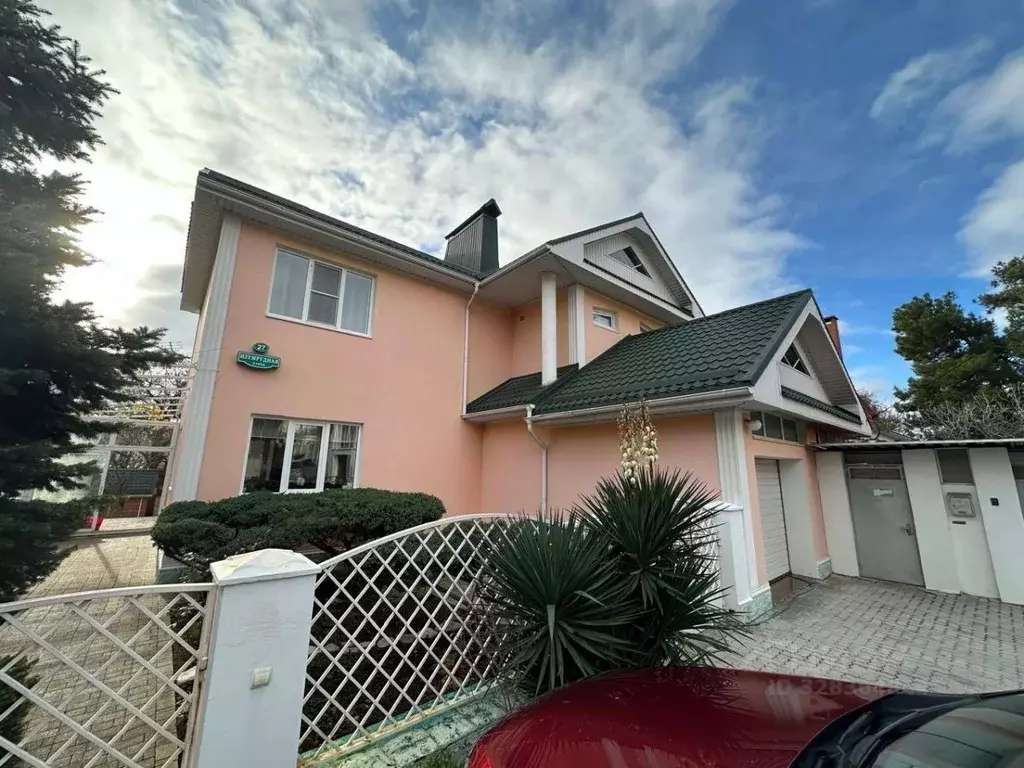 Дом в Краснодарский край, Геленджик Изумрудная ул., 27 (469 м) - Фото 1