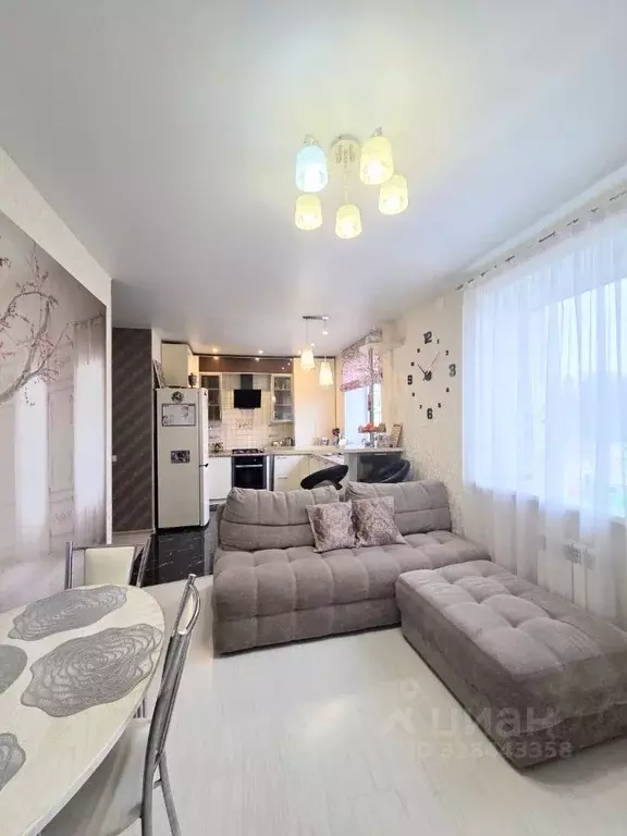 3-к кв. Вологодская область, пос. Майский ул. Ягодная, 40 (82.4 м) - Фото 1