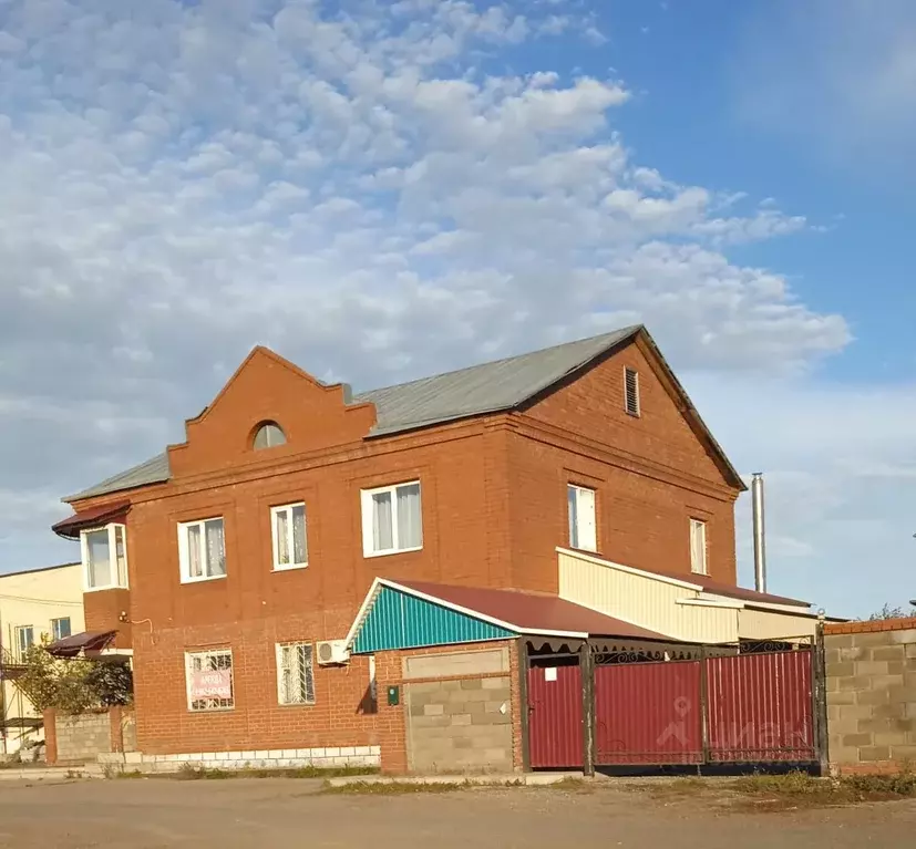 Дом в Башкортостан, Благоварский район, Языковский сельсовет, с. ... - Фото 1