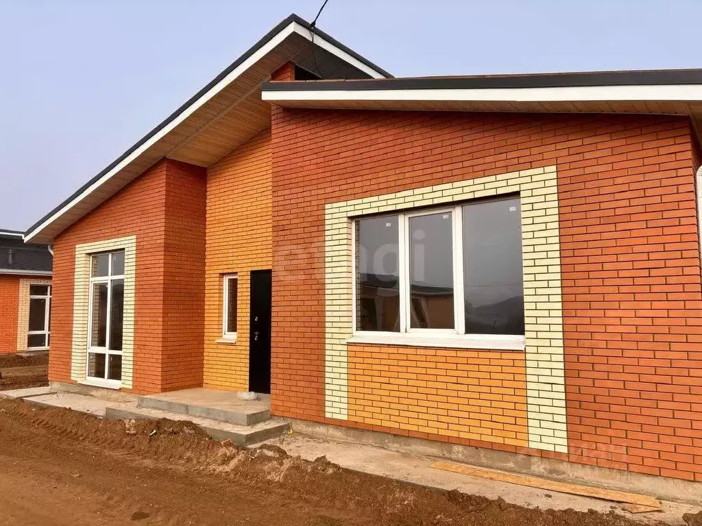 Дом в Астраханская область, Приволжский район, Биография кп ул. ... - Фото 1