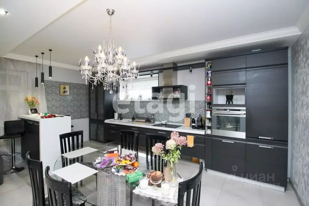 Дом в Красноярский край, Красноярск Еловая ул., 19А/49А (500 м) - Фото 1