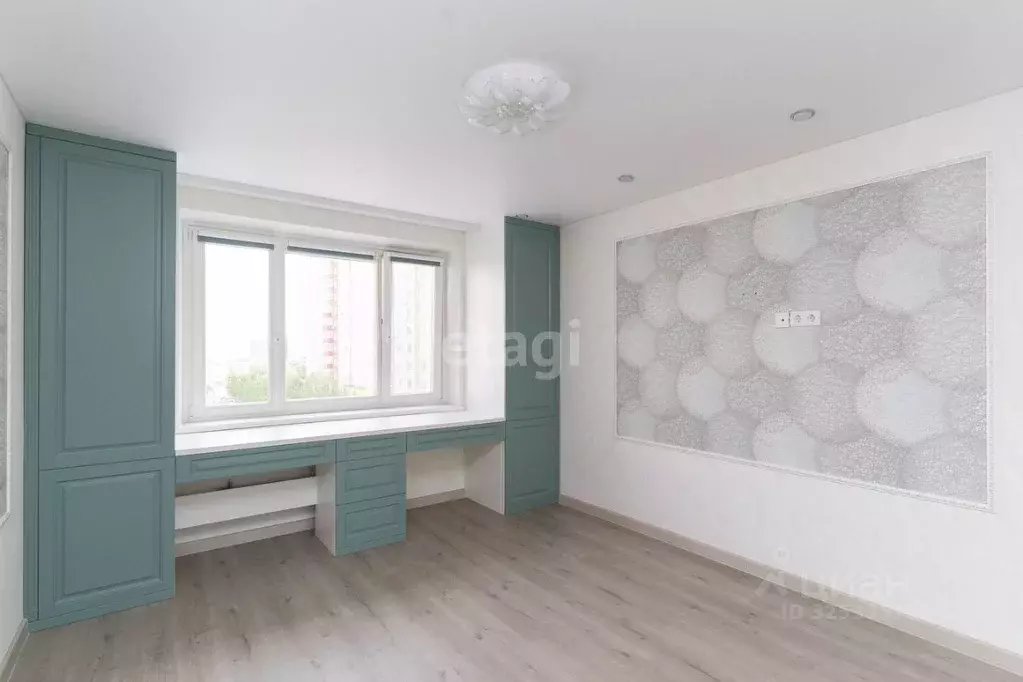 2-к кв. Тюменская область, Тюмень ул. Александра Митинского, 3к1 (58.7 ... - Фото 0